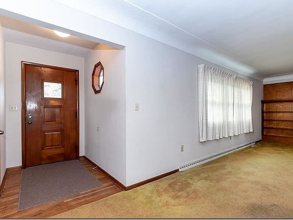3rd image of 263 Meadowview Dr