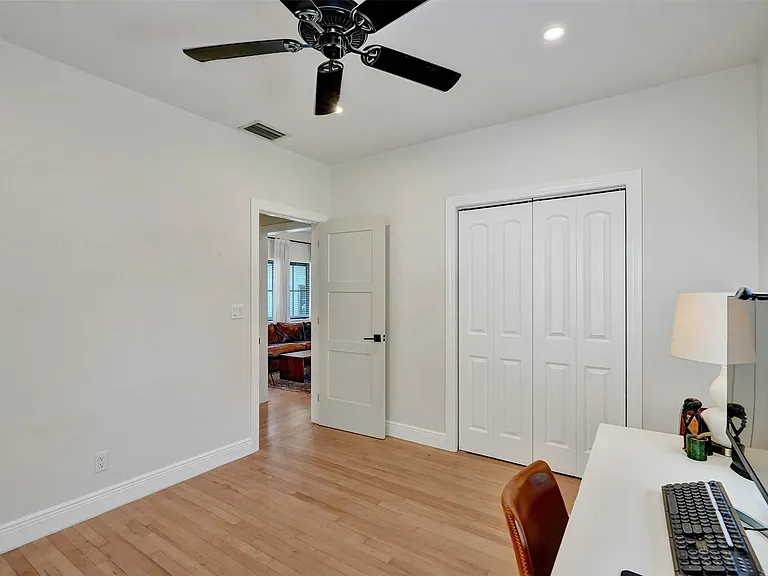 807 SW 18th St — Photo 43