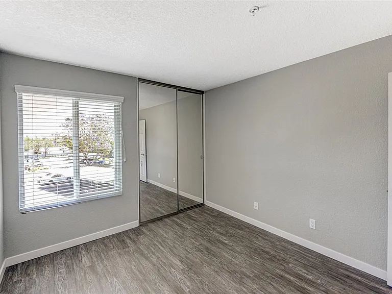 River House Apartments — Photo 17