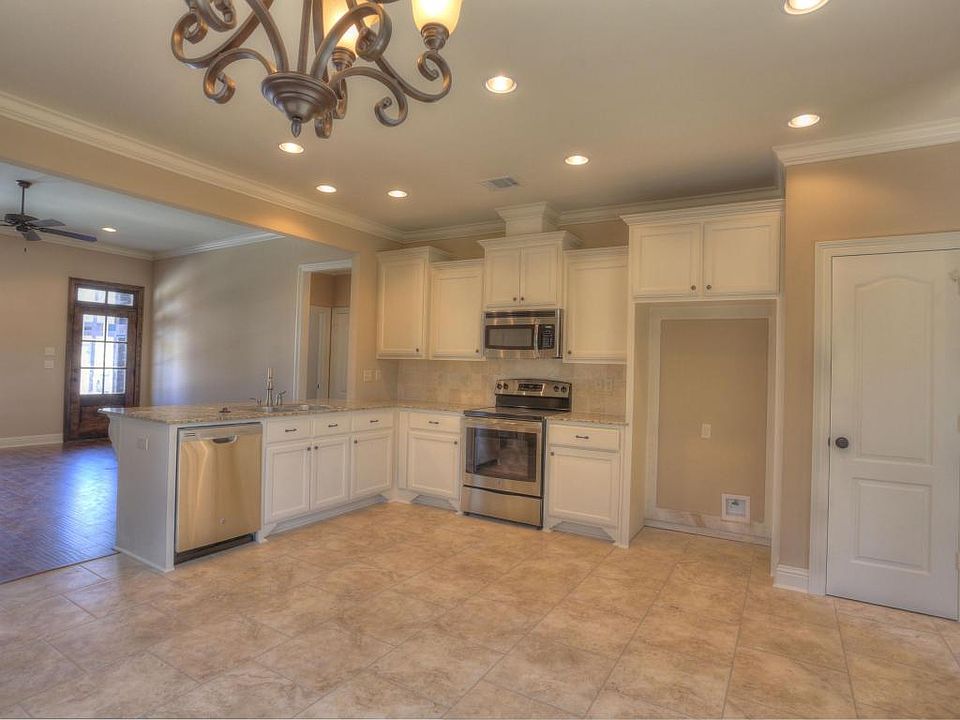2nd image of 105 Lombard Dr
