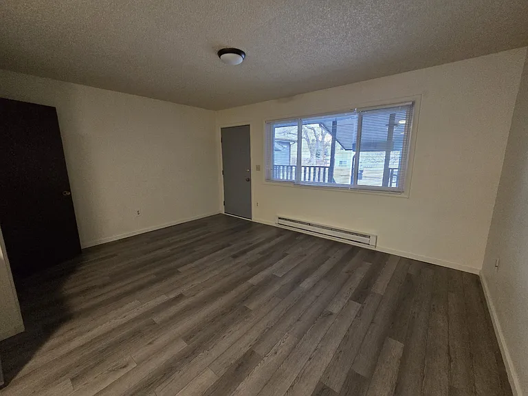 1610 Lloyd St — Photo 3