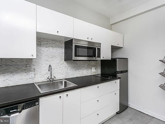 3rd image of 1001 Saint Paul St Unit 4E