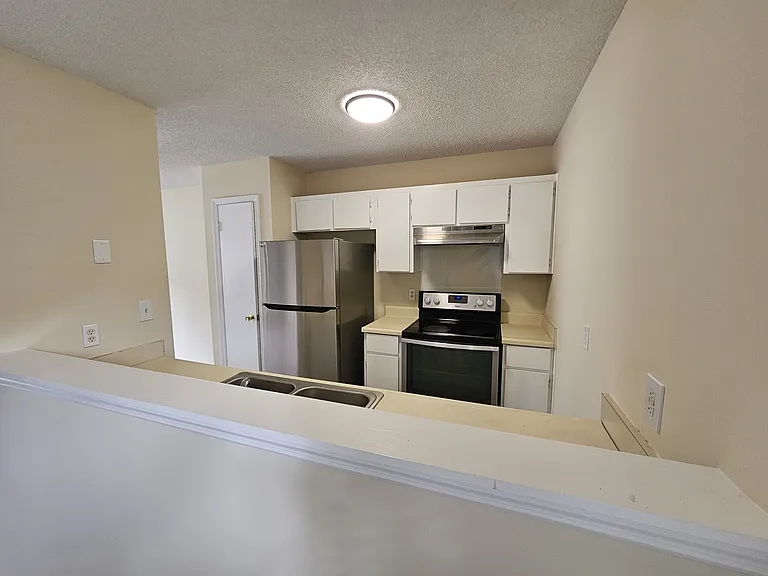 124 Hunt Club Ct — Photo 3