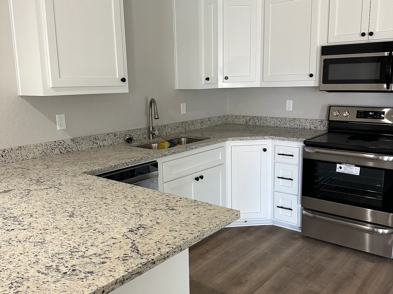 2 bed, 1000 sqft, $1,150 — Photo 4