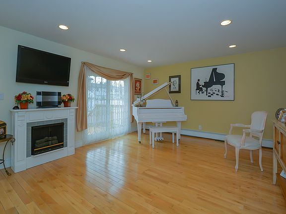 2nd image of 15719 86th St
