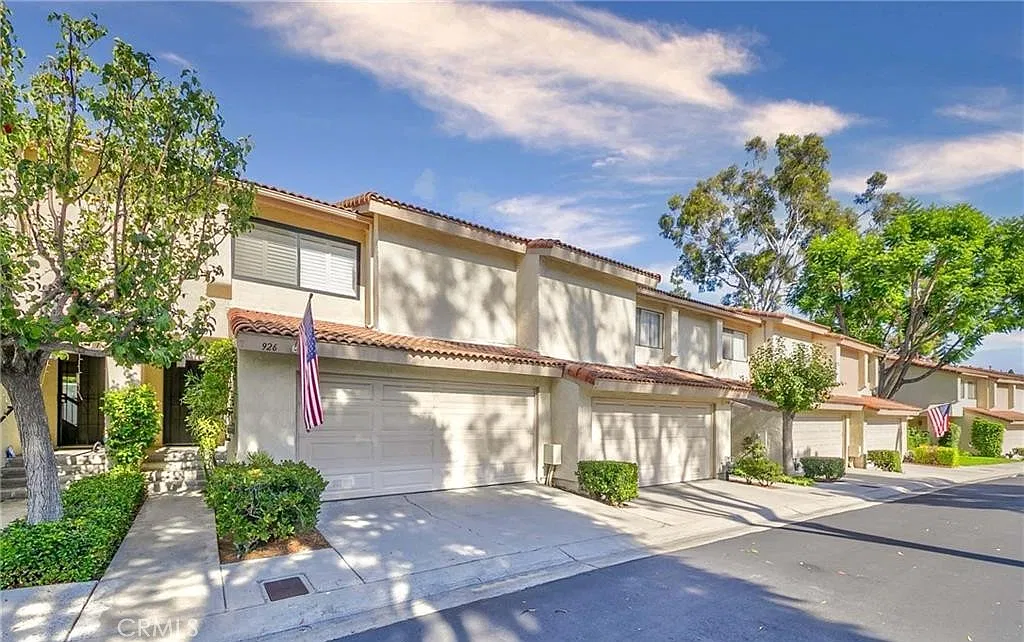 2 bed, 2.5 bath, 1186 sqft, $3,400 — Photo 1