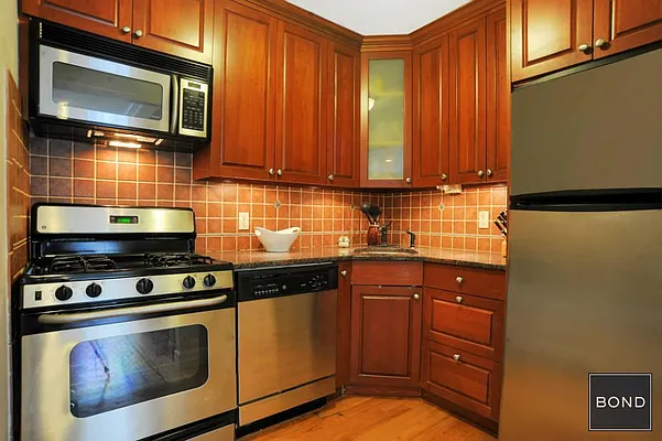 Sold by Bond New York | media 17