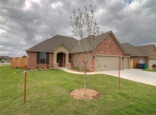 2821 Melina Dr, Yukon, OK 73099