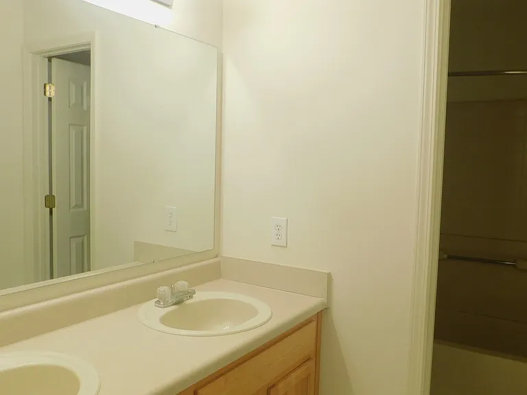 4717 Kelvington Dr — Photo 7