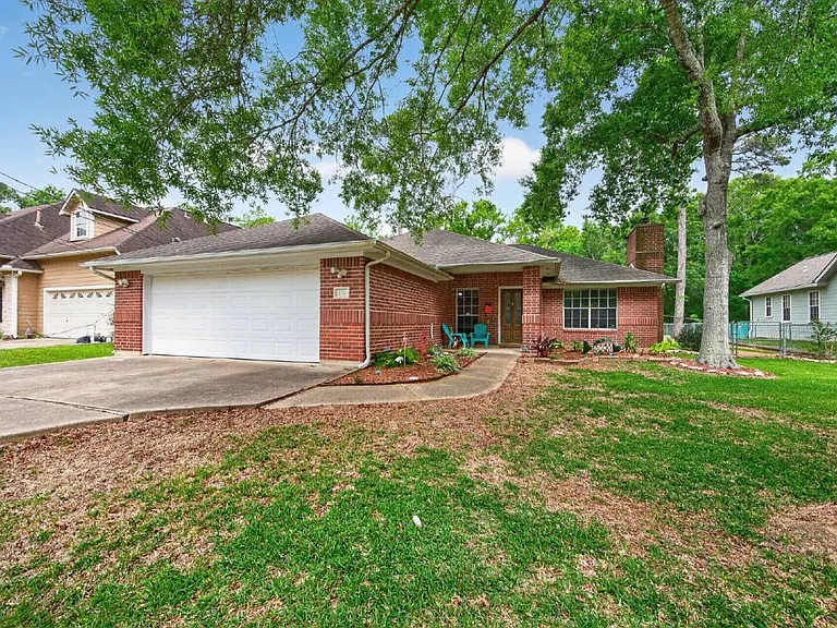 1017 Pin Oak Dr — Photo 1