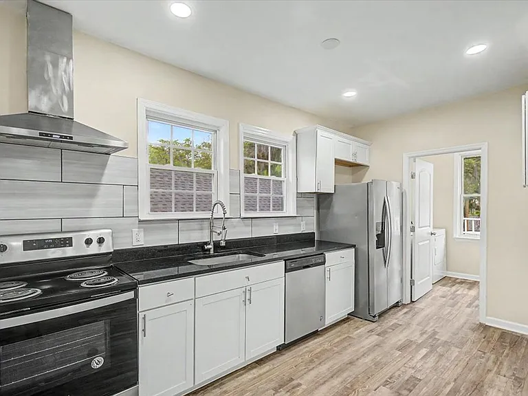 1207 E Anderson St #B — Photo 13
