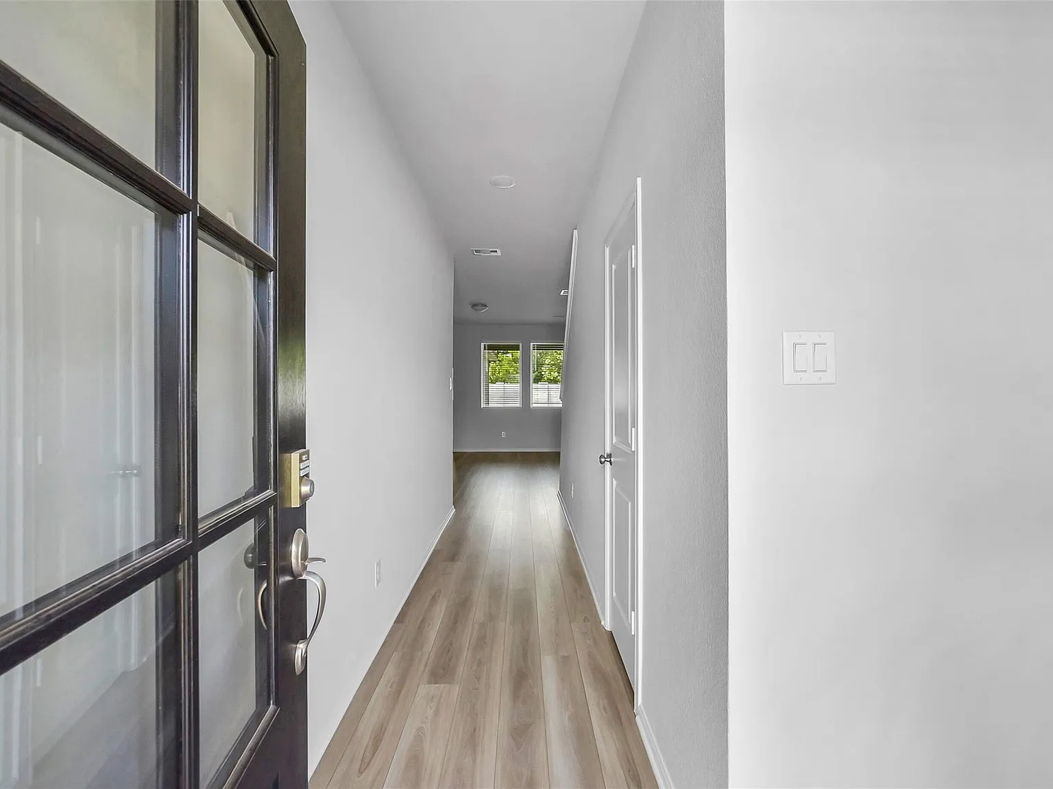 3 bed, 2.5 bath, 1856 sqft, $2,100 — Photo 3