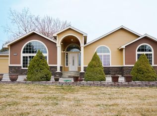 156 Travis Ln, Kennewick, WA 99338