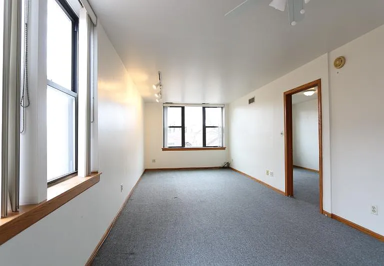 1424 W Flournoy St #2 — Photo 3