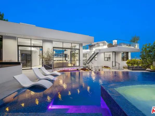 1317 Londonderry Pl, Los Angeles, CA 90069