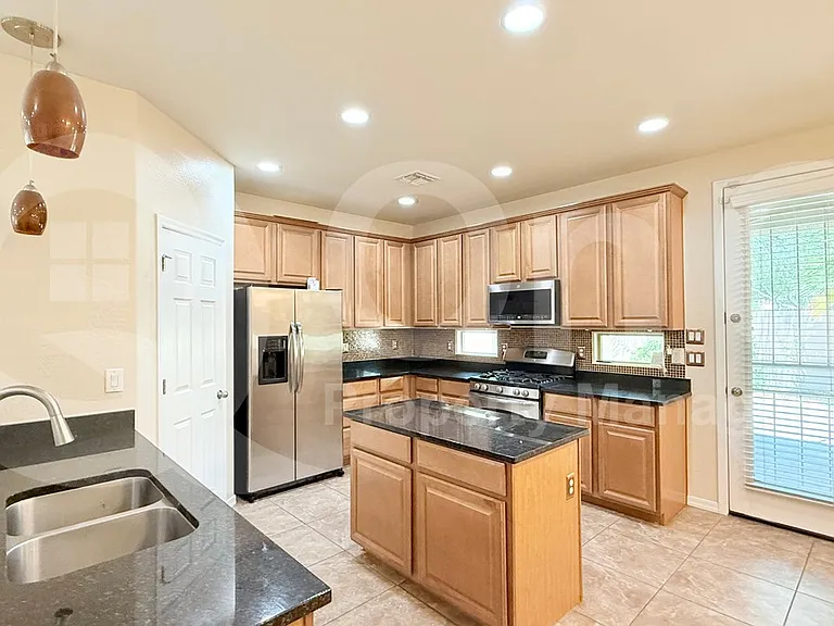16325 N 73rd Dr — Photo 3