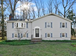 30 Cross Rd, Morris Plains, NJ 07950