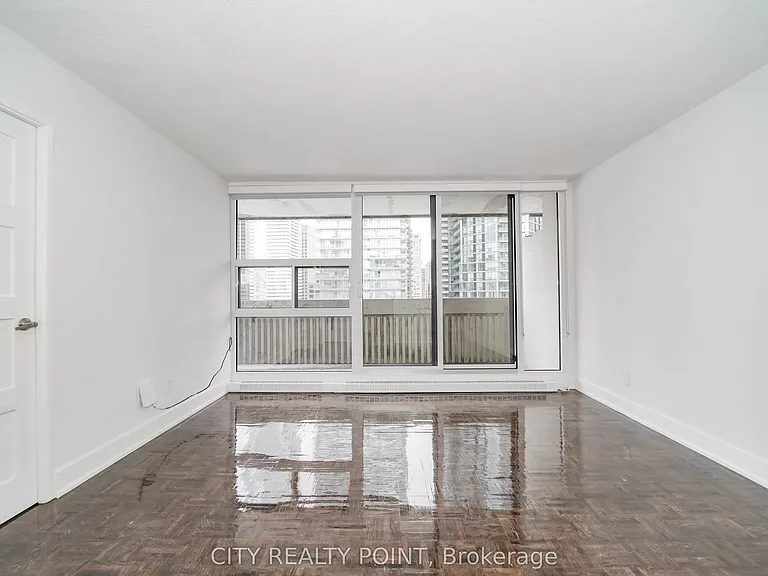 33 Isabella St #1012 — Photo 9
