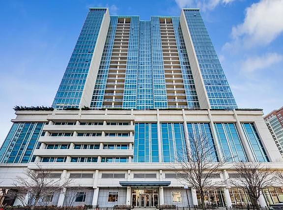 2nd image of 1629 S Prairie Ave Unit 2406