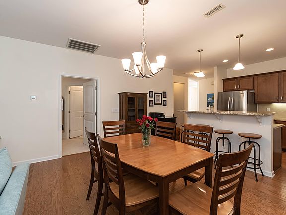 3rd image of 32 Ashby Dr