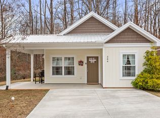 384 E Woodland Dr, Walhalla, SC 29691