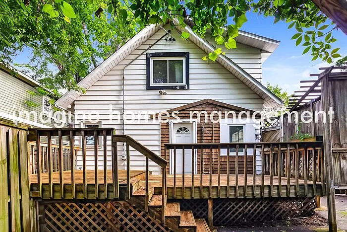 719 W 40th St — Photo 16
