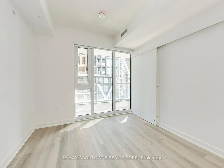 230 Simcoe St #1327 — Photo 15