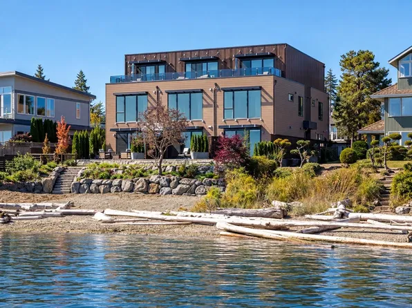 2525 Rothesay Ave #1, Sidney, BC V8L 2B9