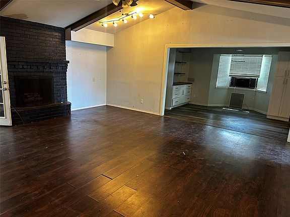 3rd image of 208 Connie Dr