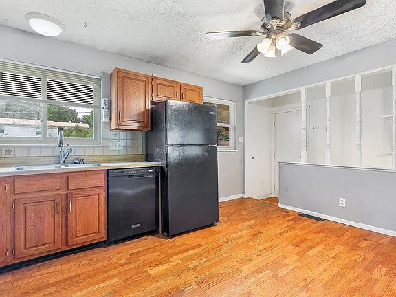 5th image of 1590 Flordawn Dr