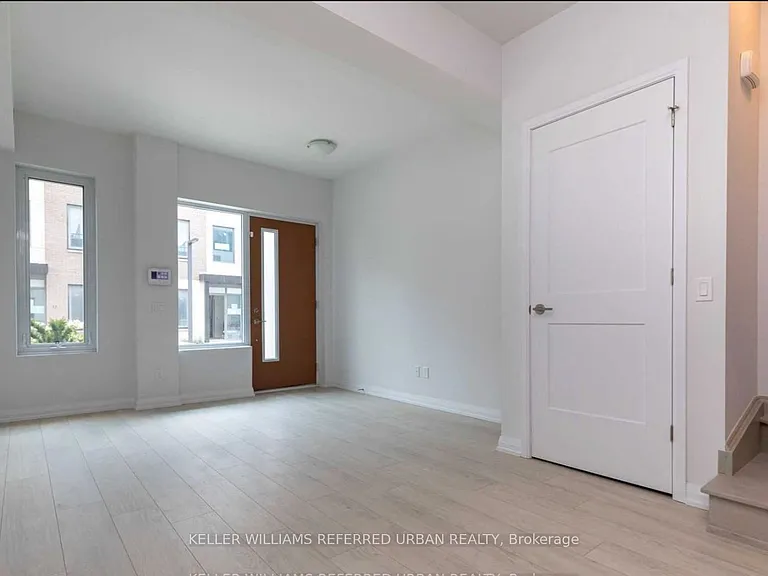 1030 Portage Pkwy #Townhouse 23 — Photo 4