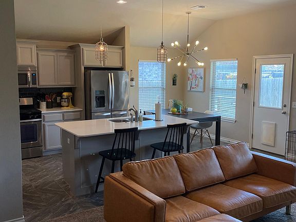 3rd image of 2924 Trailwood Dr