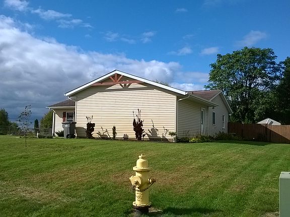 3rd image of 62791 Fairview Dr