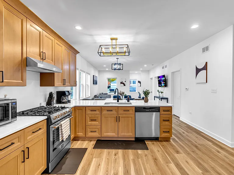 535 Ashland Ave — Photo 40