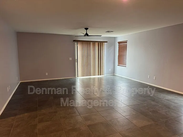 1633 W Pinkley Ct — Photo 12