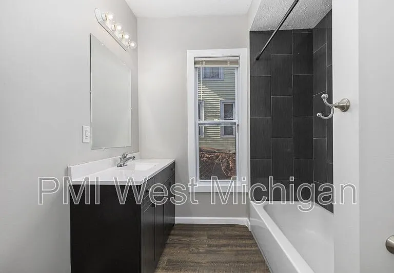 1038 3rd St NW — Photo 11