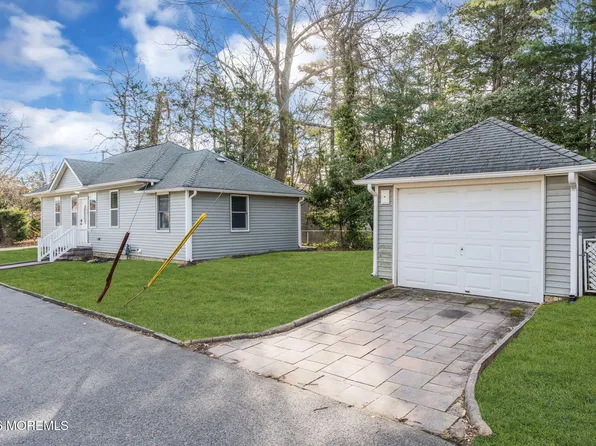 140 E Camp Walk, Island Heights, NJ 08732