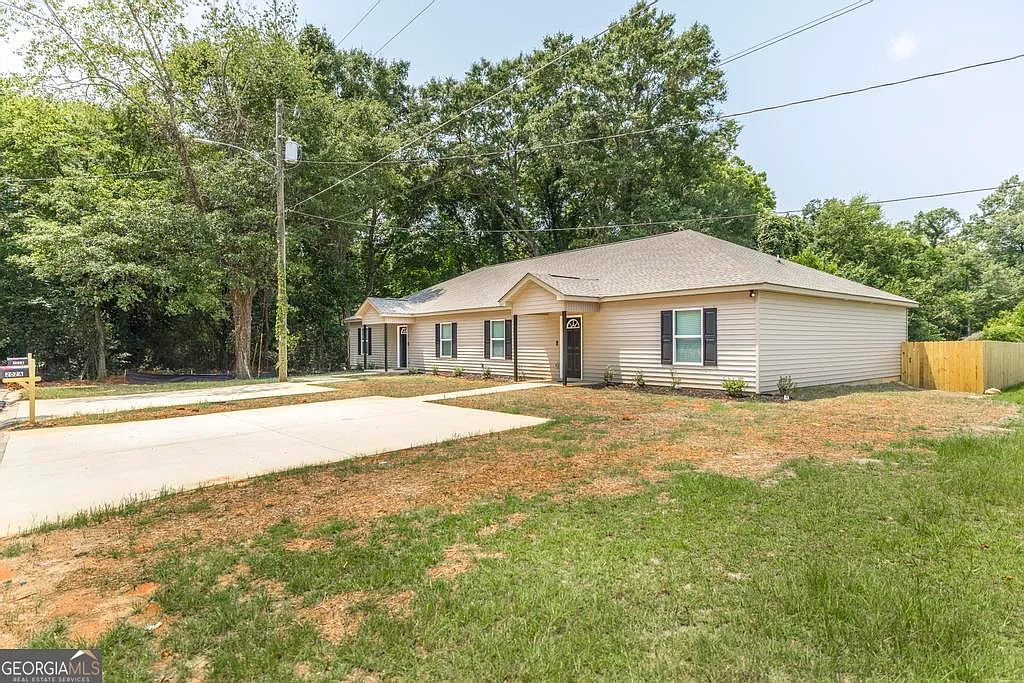 3 bed, 2.0 bath, 1364 sqft, $2,200 — Photo 1