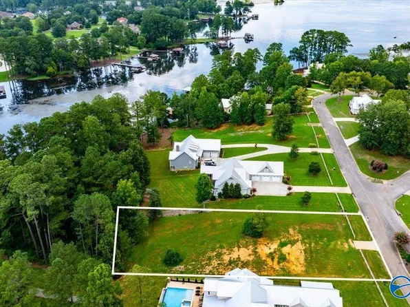 2 Lake Pointe Cir, Scottsboro, AL 35769