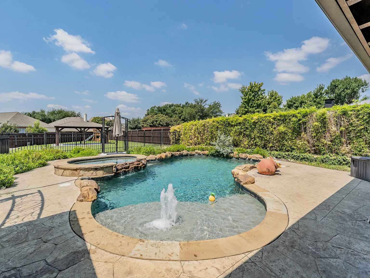 4 bed, 3125 sqft, $4,000 — Photo 2