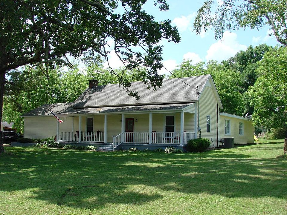 1st image of 921 Memorial Dr