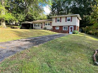 5 Woodbine Dr, Greenville, PA 16125