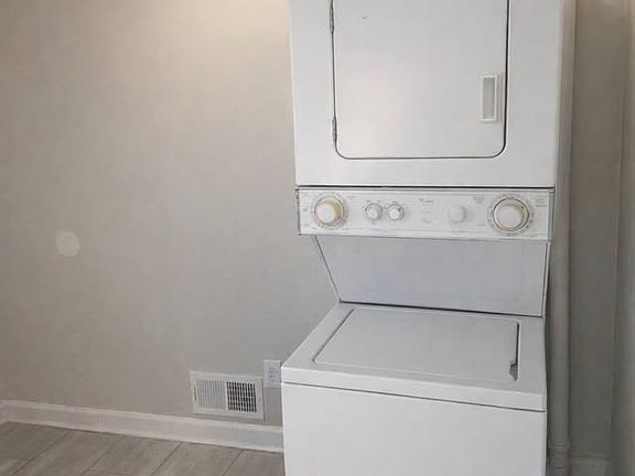 4th image of 1595 Carlisle St NW Unit A