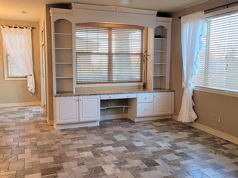 10075 Bluffmont Ct — Photo 4