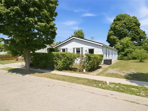 8 Russell St, Brantford, ON N3R 1Y7