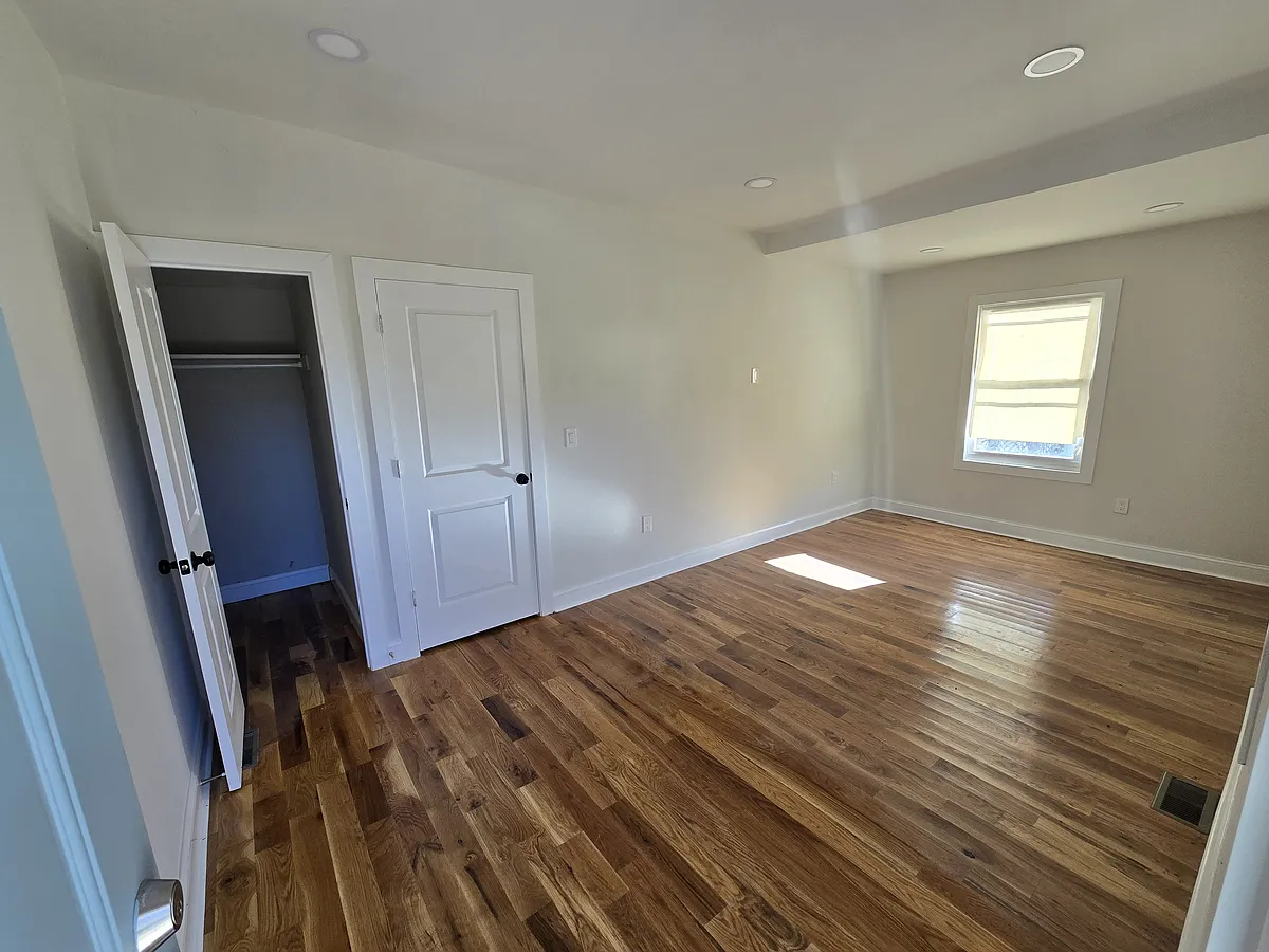 Building Photo - 708 Jefferson Ave #1