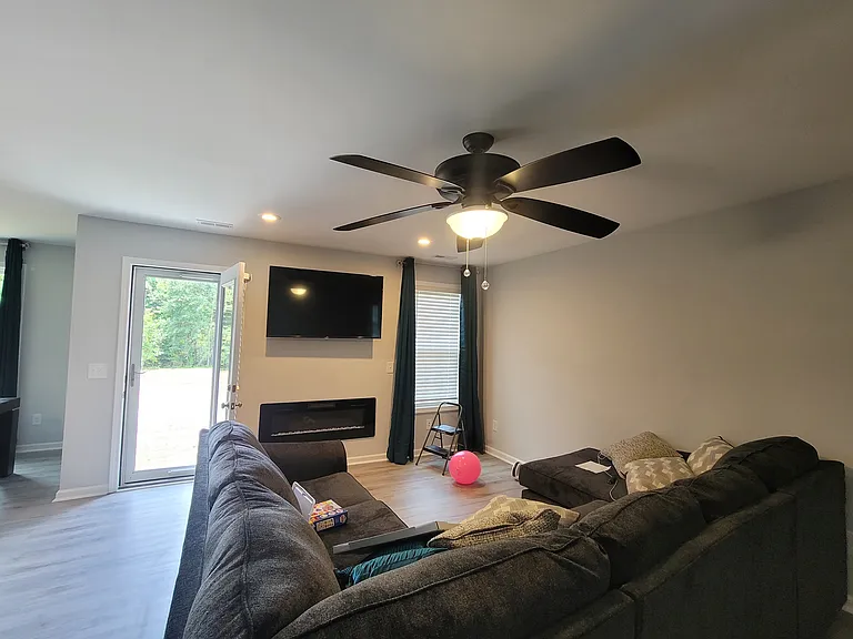 370 Keith Rd — Photo 3