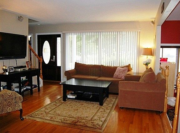 3rd image of 76 Taylor Ave