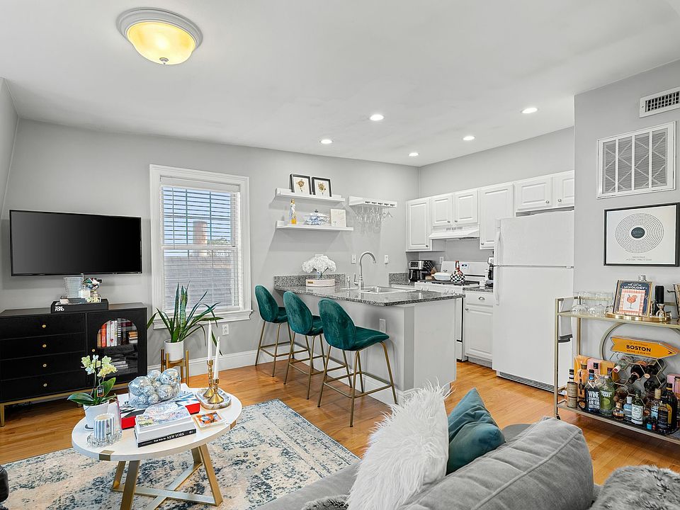 1st image of 7 Brewster St #3