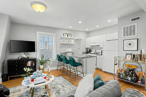 7 Brewster St #3 Photo 1